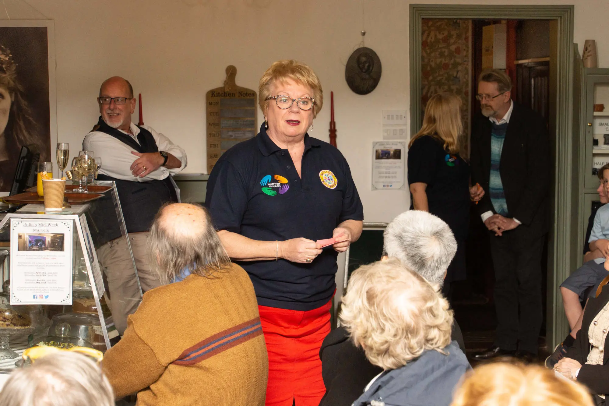 Avril introduces the evening